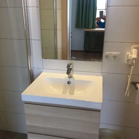 Privatzimmervermietung Wiederkehr לינה וארוחת בוקר